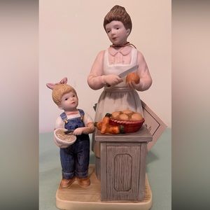 Vintage Helping Mom HOMCO